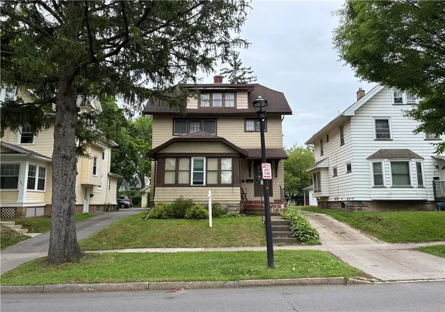 1st image of 471 Brooks Ave Ave, Rochester, NY 14619 | MLS# R1697260