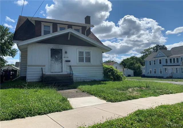Photo 3 of Sale Pending at 2119 Grant Blvd, Syracuse, NY 13208 | MLS# S1697119 | Listing updated on 2026-07-15