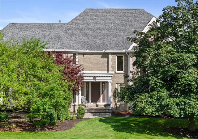 3rd image of 2 Parkview Manor Cir, Honeoye Falls, NY 14472 | MLS# R1695248