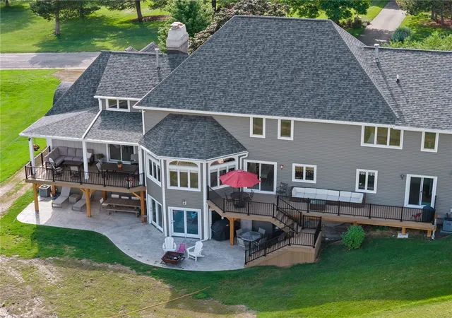 4th image of 2 Parkview Manor Cir, Honeoye Falls, NY 14472 | MLS# R1695248
