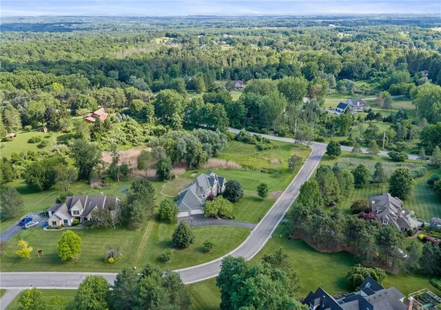 5th image of 2 Parkview Manor Cir, Honeoye Falls, NY 14472 | MLS# R1695248