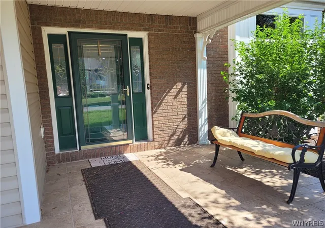 2nd image of 104 Markley Dr, Getzville, NY 14068 | MLS# B1697245