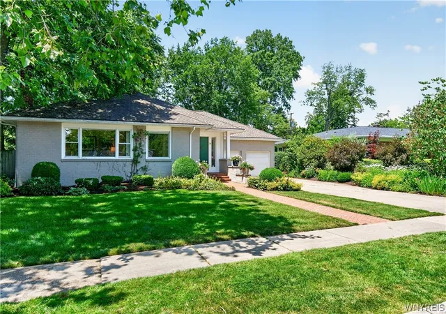 2nd image of 30 New Amsterdam Ave, Buffalo, NY 14216 | MLS# B1696442