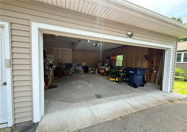 40th image of 523 Westside Dr, Chili, NY 14624 | MLS# R1694479