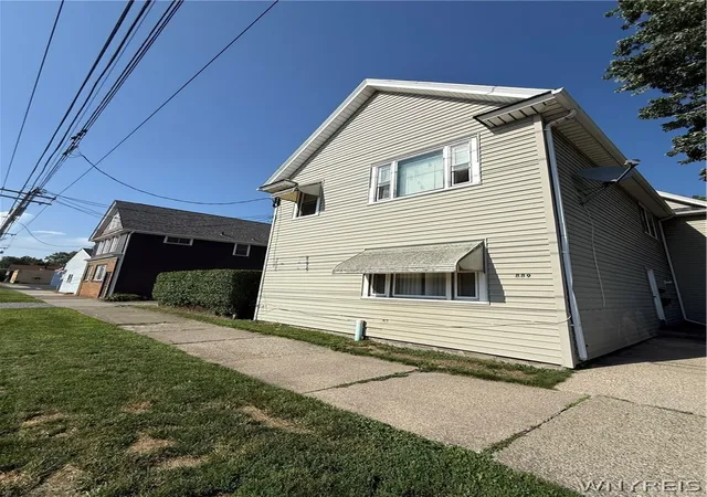 1st image of 889 Oliver St, North Tonawanda, NY 14120 | MLS# B1697311