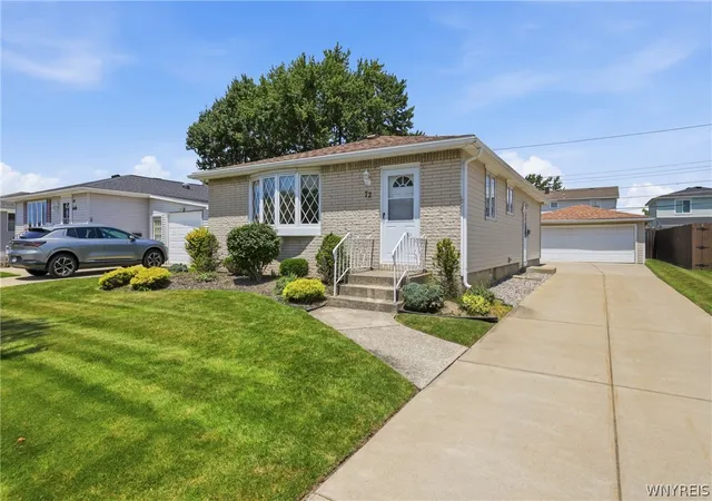 2nd image of 72 E Cherbourg Dr, Buffalo, NY 14227 | MLS# B1697182