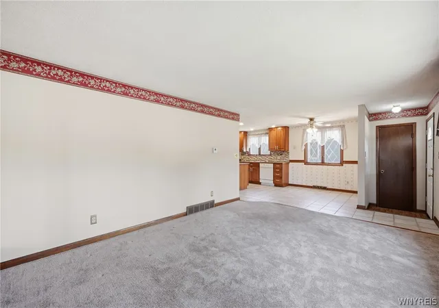 5th image of 72 E Cherbourg Dr, Buffalo, NY 14227 | MLS# B1697182