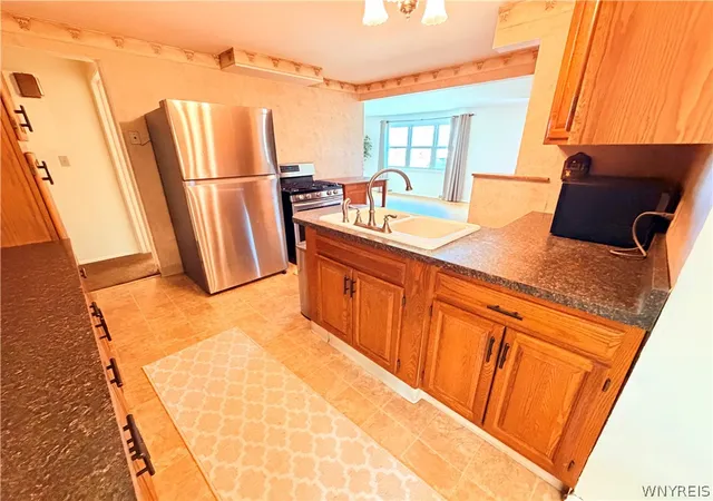 Photo 3 of Sale Pending at 3920 Brian Ct, Hamburg, NY 14075 | MLS# B1697475 | Listing updated on 2026-07-22