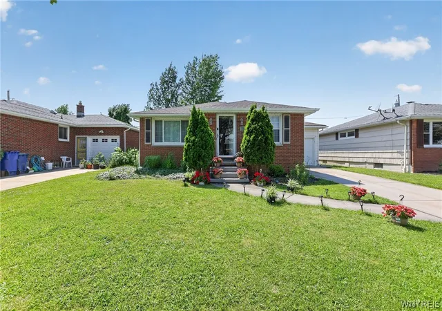 Homes for sale in Amherst, NY | 30 Augusta Ave, Amherst, NY 14226 | MLS# B1696434