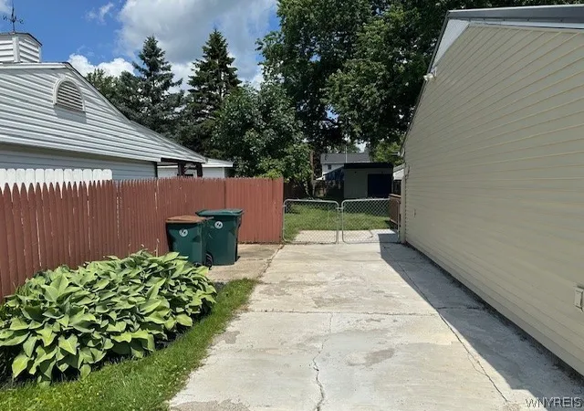 3rd image of 1676 Fillner Ave, North Tonawanda, NY 14120 | MLS# B1697201