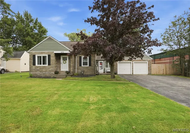 1st image of 6531 Michael Rd, Orchard Park, NY 14127 | MLS# B1697290