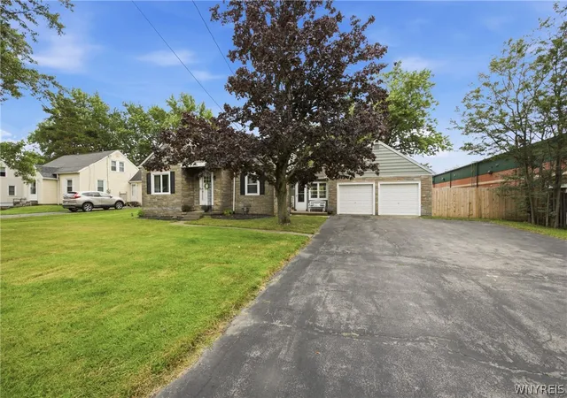 3rd image of 6531 Michael Rd, Orchard Park, NY 14127 | MLS# B1697290