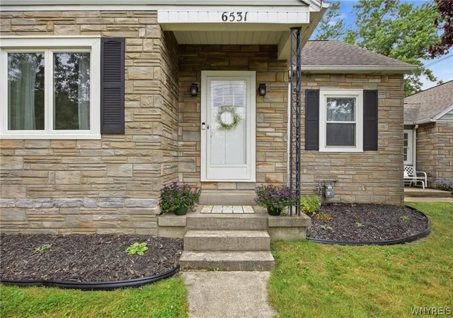 4th image of 6531 Michael Rd, Orchard Park, NY 14127 | MLS# B1697290