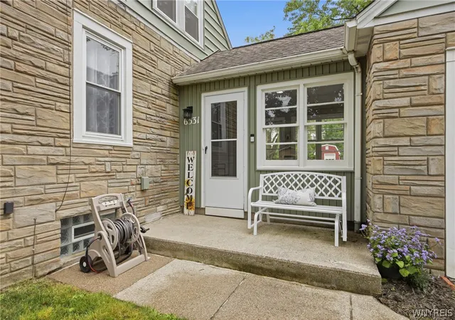 5th image of 6531 Michael Rd, Orchard Park, NY 14127 | MLS# B1697290