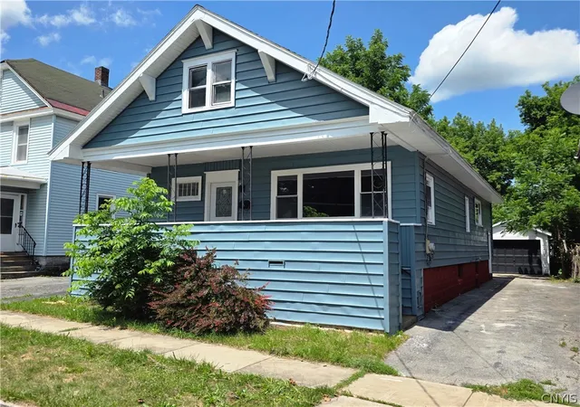 1st image of 1216 Oak St, Utica, NY 13502 | MLS# S1697514