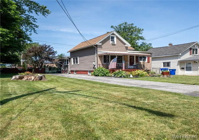 Homes for sale in West Seneca, NY | 400 Collins Ave, West Seneca, NY 14224 | MLS# B1697515