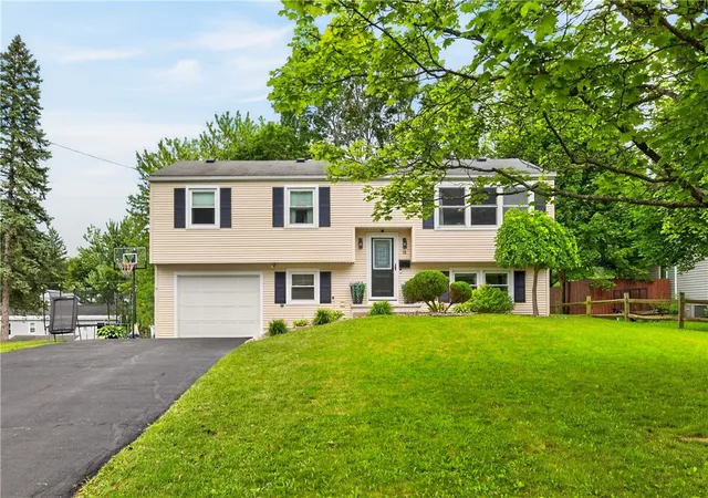 Photo 1 of Sale Pending at 18 Aldrich Dr, Palmyra, NY 14522 | MLS# R1696644 | Listing updated on 2026-07-21
