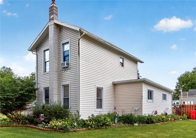 Photo 4 of Sale Pending at 44 Park St, Phelps, NY 14532 | MLS# R1697055 | Listing updated on 2026-08-03