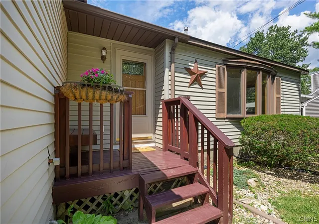 Photo 3 of Single family home for sale at 112 Stillwell Ter, East Syracuse, NY 13057 | MLS# S1696852 | Listing updated on 2026-08-02