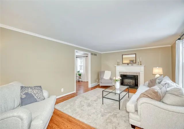 2nd image of 111 Knickerbocker Rd, Pittsford, NY 14534 | MLS# R1696576