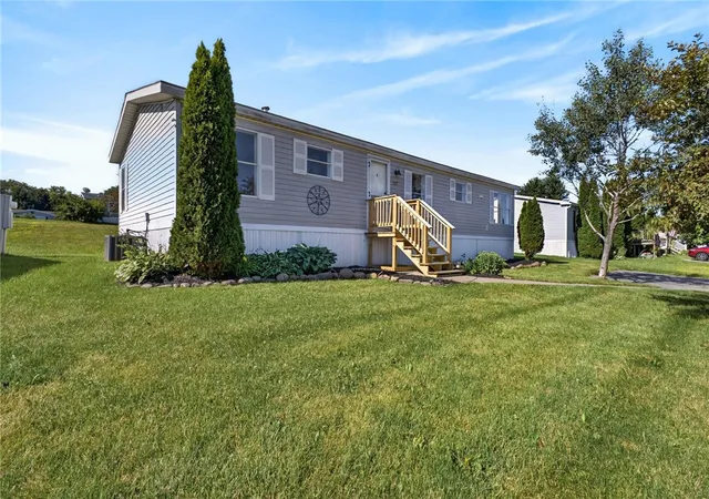 2nd image of 117 Montana Ln, Clifton Springs, NY 14432 | MLS# R1697164
