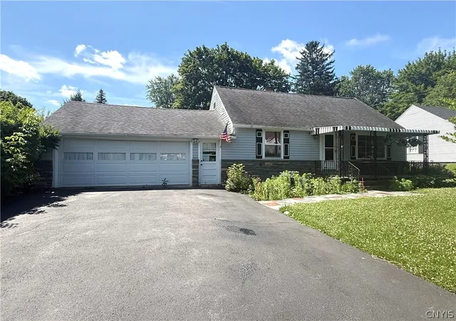 2nd image of 19 Beechwood Rd, New Hartford, NY 13413 | MLS# S1697547