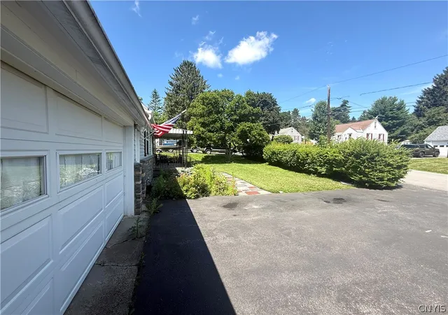 5th image of 19 Beechwood Rd, New Hartford, NY 13413 | MLS# S1697547