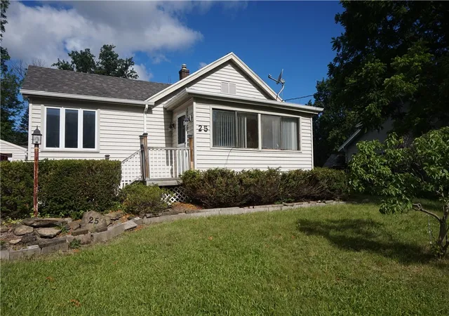 Photo 3 of Sale Pending at 25 Beechwood Dr, Rochester, NY 14606 | MLS# R1697528 | Listing updated on 2026-08-04