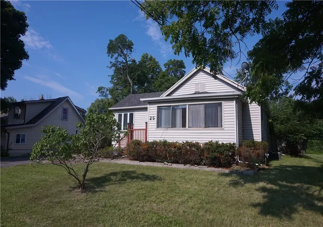 Photo 5 of Sale Pending at 25 Beechwood Dr, Rochester, NY 14606 | MLS# R1697528 | Listing updated on 2026-08-04