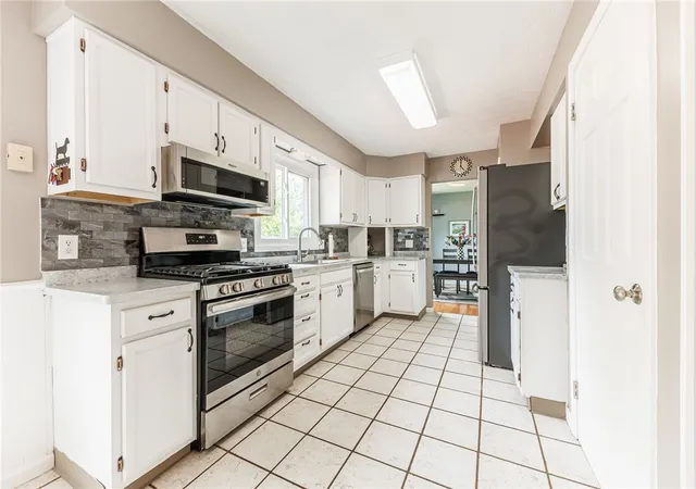 Homes for sale in West Henrietta, NY | 94 Mickens Bnd, West Henrietta, NY 14586 | MLS# R1697116