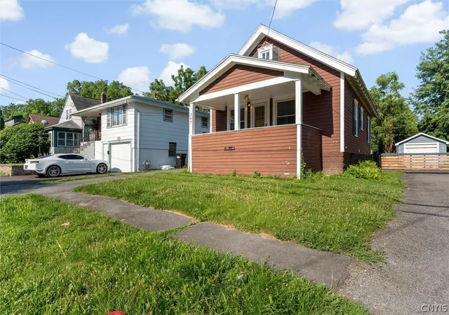 2nd image of 267 N Collingwood Ave, Syracuse, NY 13206 | MLS# S1696824