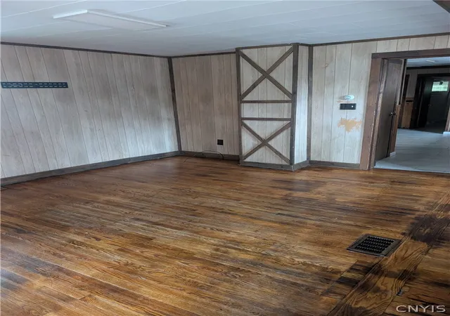 3rd image of 1230 Francis St, Utica, NY 13502 | MLS# S1696479