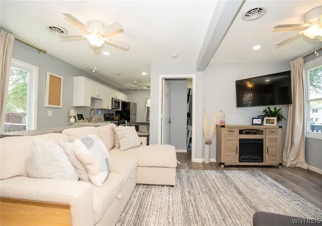 Photo 5 of Sale Pending at 6657 Wellington Dr, Derby, NY 14047 | MLS# B1697313 | Listing updated on 2026-07-23
