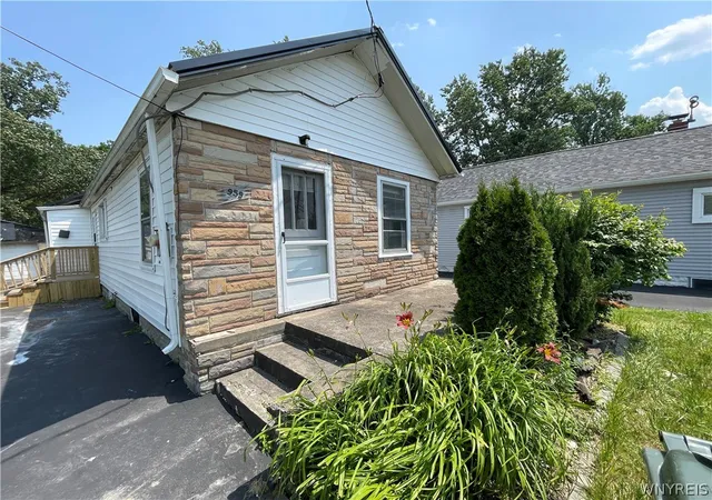 1st image of 959 Erie Ave Ave, North Tonawanda, NY 14120 | MLS# B1697613