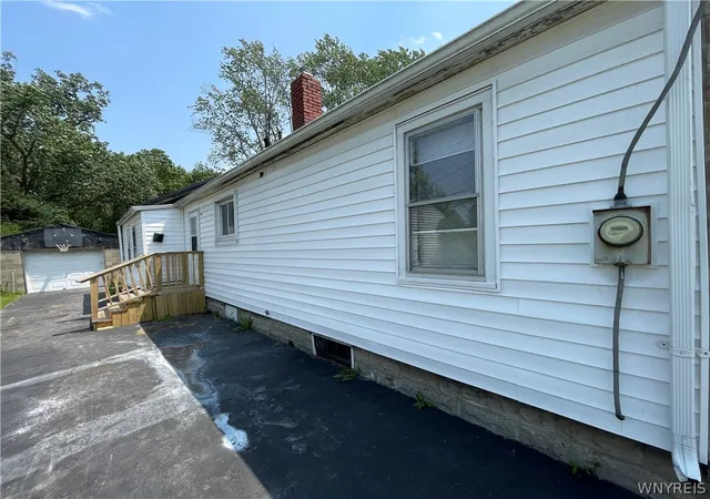 3rd image of 959 Erie Ave Ave, North Tonawanda, NY 14120 | MLS# B1697613