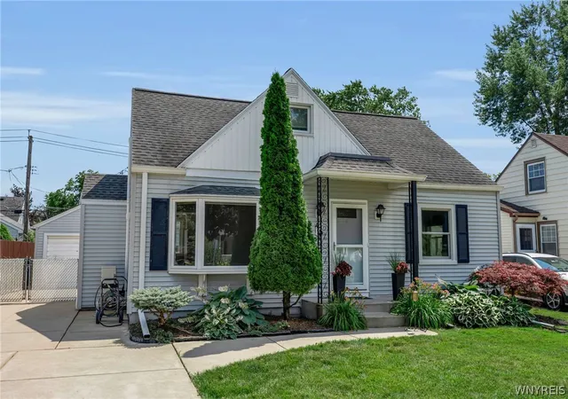 Homes for sale in Tonawanda, NY | 409 Northwood Dr, Tonawanda, NY 14223 | MLS# B1694603
