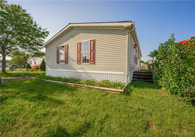 Photo 3 of Manufactured home for sale at 1113 Lockwood, Lockport, NY 14094 | MLS# B1697056 | Listing updated on 2026-07-10