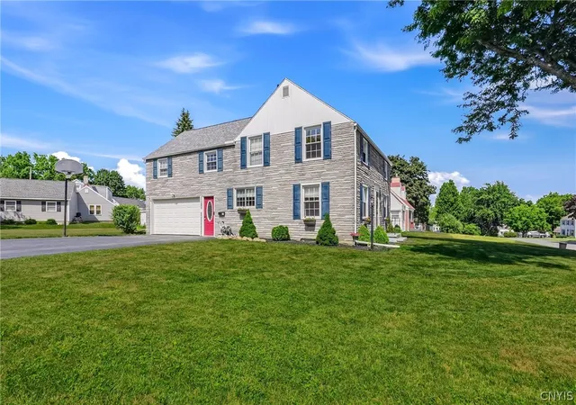 Photo 4 of Single family home for sale at 29 Lyndon Rd, Whitesboro, NY 13492 | MLS# S1697579 | Listing updated on 2026-07-25