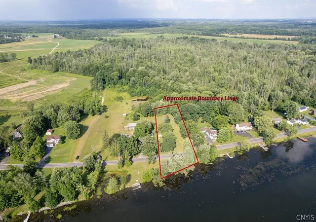 Homes for sale in Schroeppel, NY | 366 Oneida River Rd, Schroeppel, NY 13132 | MLS# S1697469