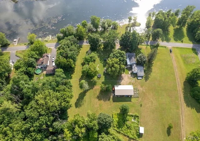 Homes for sale in Schroeppel, NY | 366 Oneida River Rd, Schroeppel, NY 13132 | MLS# S1697469