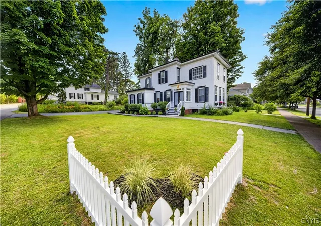 Homes for sale in Manlius, NY | 312 Elm St, Manlius, NY 13066 | MLS# S1697548