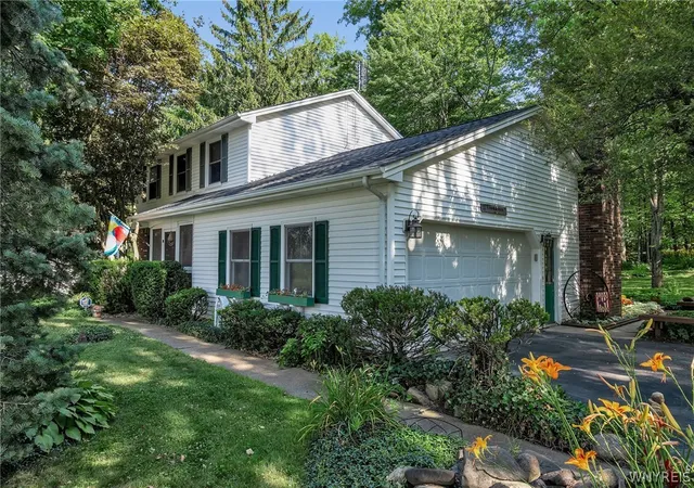 Photo 2 of Sale Pending at 5508 George Dr, Hamburg, NY 14075 | MLS# B1697623 | Listing updated on 2026-07-30