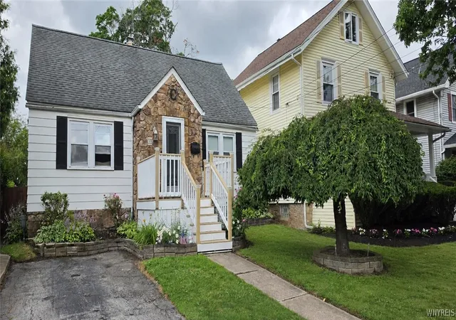 1st image of 39 Grove Ave, Lockport, NY 14094 | MLS# B1696661