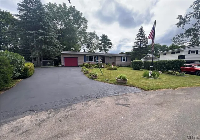 Photo 2 of Sale Pending at 4 Apple Tree Ln, Liverpool, NY 13090 | MLS# S1697249 | Listing updated on 2026-07-15