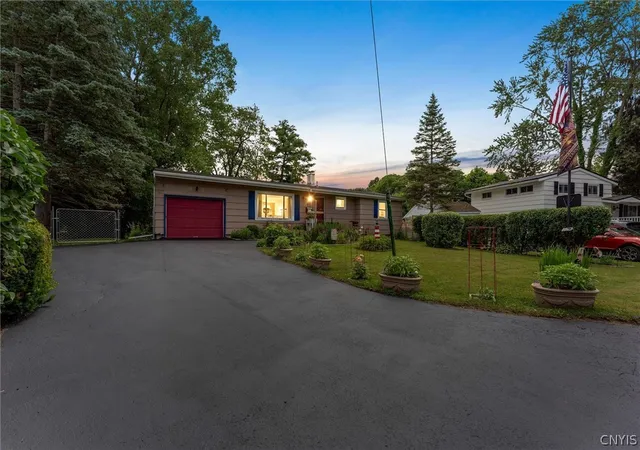 Photo 3 of Sale Pending at 4 Apple Tree Ln, Liverpool, NY 13090 | MLS# S1697249 | Listing updated on 2026-07-15
