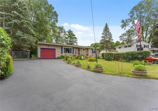 Photo 5 of Sale Pending at 4 Apple Tree Ln, Liverpool, NY 13090 | MLS# S1697249 | Listing updated on 2026-07-15