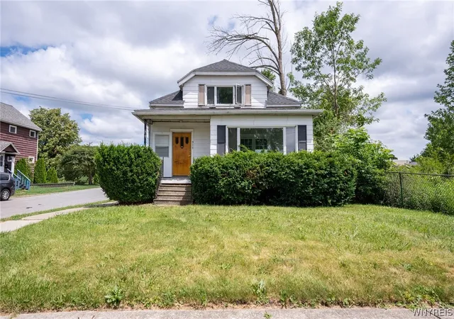 Homes for sale in Tonawanda, NY | 315 Grandview Ave, Tonawanda, NY 14223 | MLS# B1697659