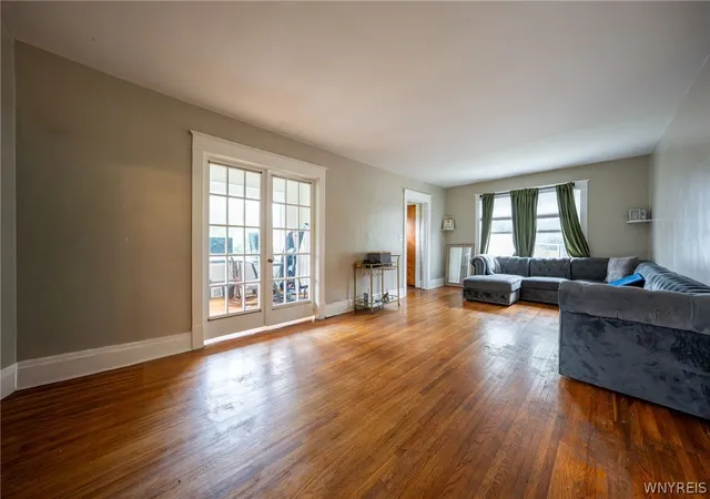 Homes for sale in Tonawanda, NY | 315 Grandview Ave, Tonawanda, NY 14223 | MLS# B1697659