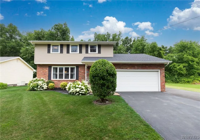 1st image of 377 Brentwood Dr, Youngstown, NY 14174 | MLS# B1696555