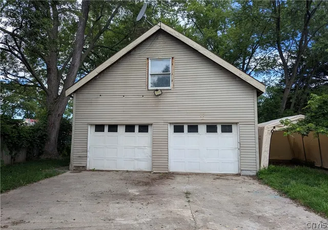 2nd image of 428 Garden City Dr, Salina, NY 13211 | MLS# S1697725